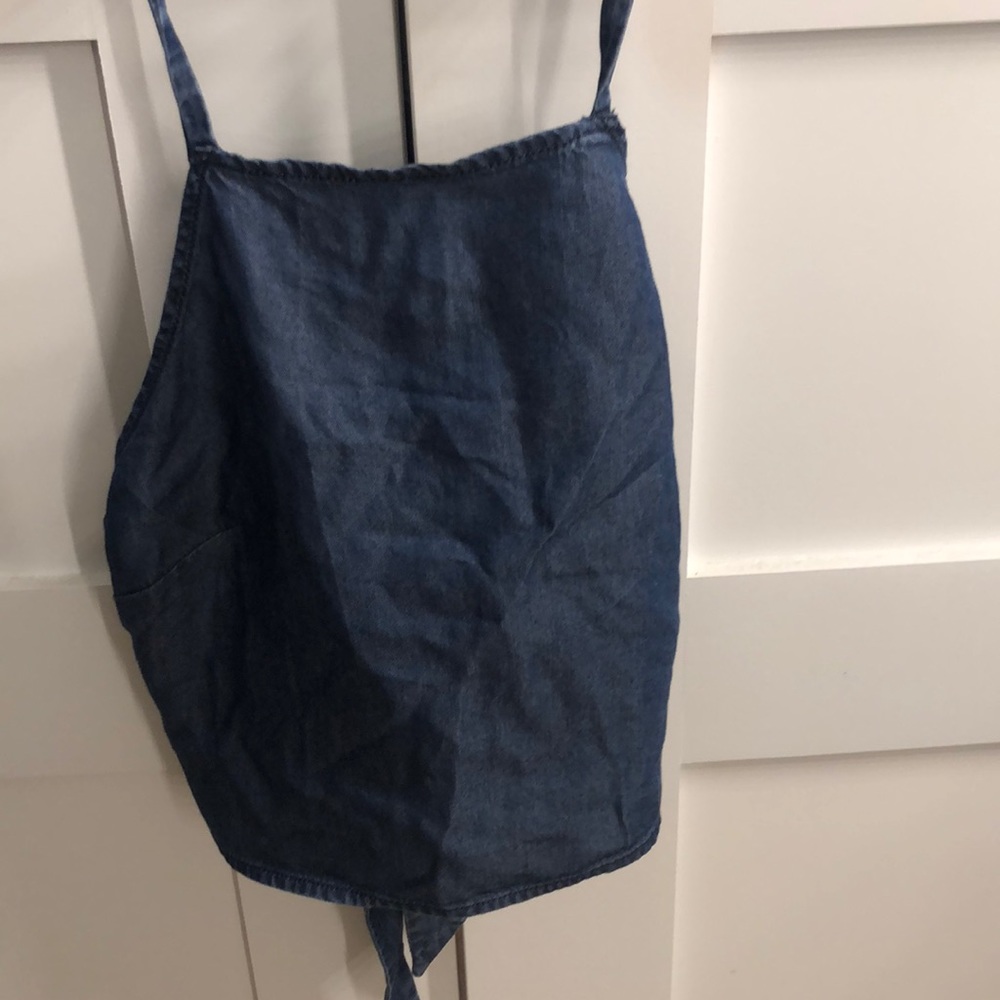 Crop with tied back